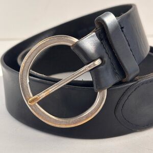 Vintage GAP Women’s Black Leather Belt with Silver Hoop Buckle Size Medium
